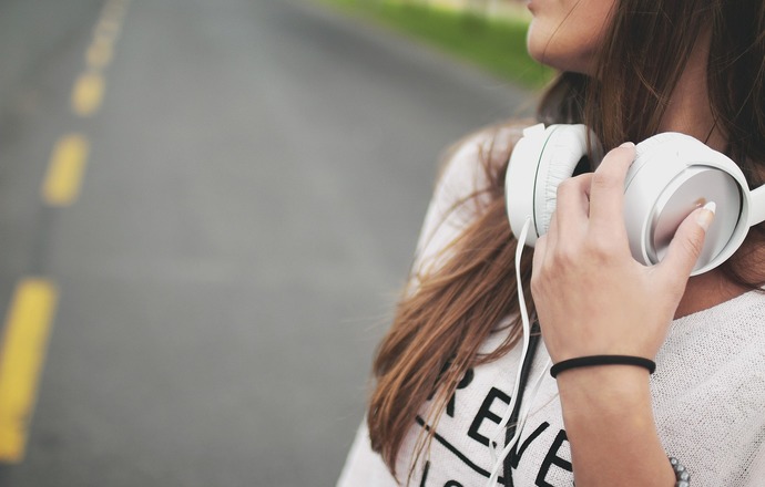 Pokolenie mp3 – coraz więcej osób z niedosłuchem. Winne słuchawki?