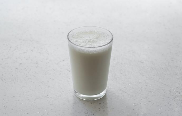 Fermentacja mikrobiologiczna – już nie futurystyczne źródło mleka