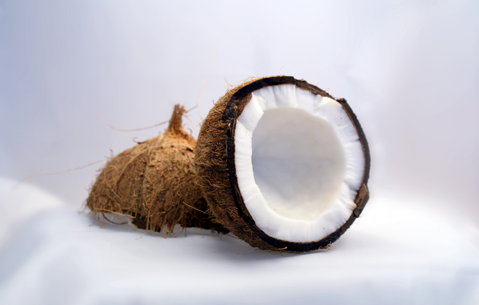 Olej kokosowy niezbędny w pielęgnacji włosów