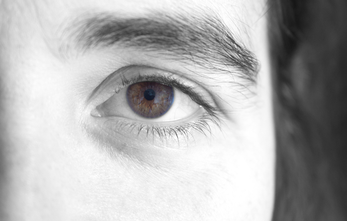 Krople do oczu zamiast zastrzyków - nowy sposób podawania leku przy chorobie plamki żółtej 