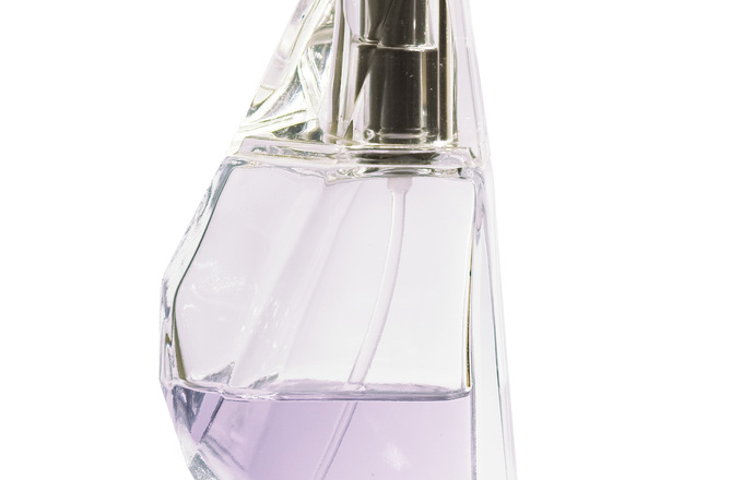 Substancje wzmacniające zapach w perfumach