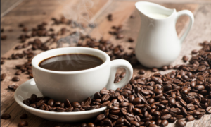 Picie kawy – sposobem na zapobieganie fotostarzeniu skóry