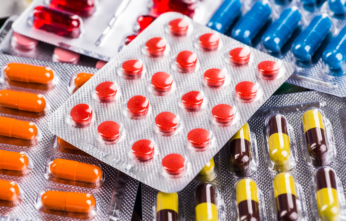 Leki OTC poza aptekami – kosztowne dla państwa, niebezpieczne dla pacjentów