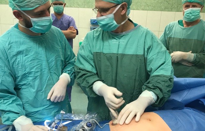 Nowatorska operacja urologiczna – pierwsza w Polsce i prawdopodobnie na świecie – pozwala u