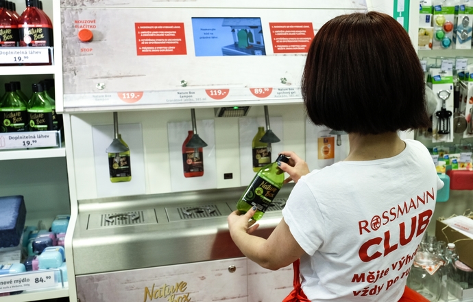 Henkel ogranicza ilość plastiku w obiegu – dobre praktyki w czeskich Rossmannach 