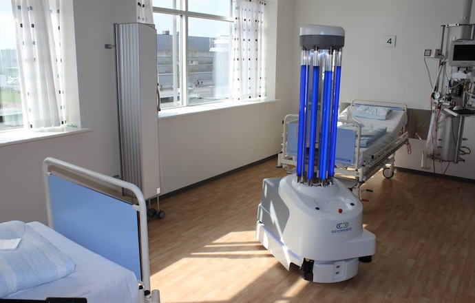Roboty w walce z COVID-19. Pierwszy robot UVD niebawem pojawi się w szpitalu w Warszawie