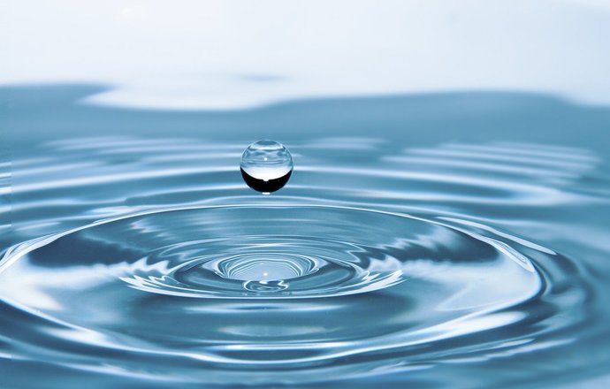 Woda w kosmetykach – dlaczego jej czystość i właściwości są tak ważne? Kilka słów o stacjac