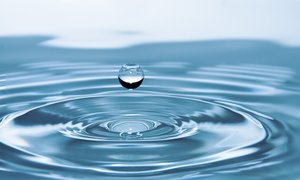 Woda w kosmetykach – dlaczego jej czystość i właściwości są tak ważne? Kilka słów o stacjac