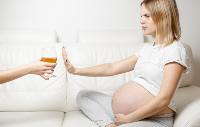 Eksperci alarmują: 15 proc. Polek pije w ciąży. To poważne zagrożenie FASD