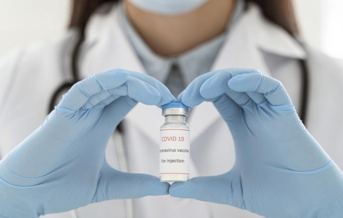 Polscy epidemiolodzy apelują: zwłoka w szczepieniach na SARS-CoV-2 to setki zgonów dziennie