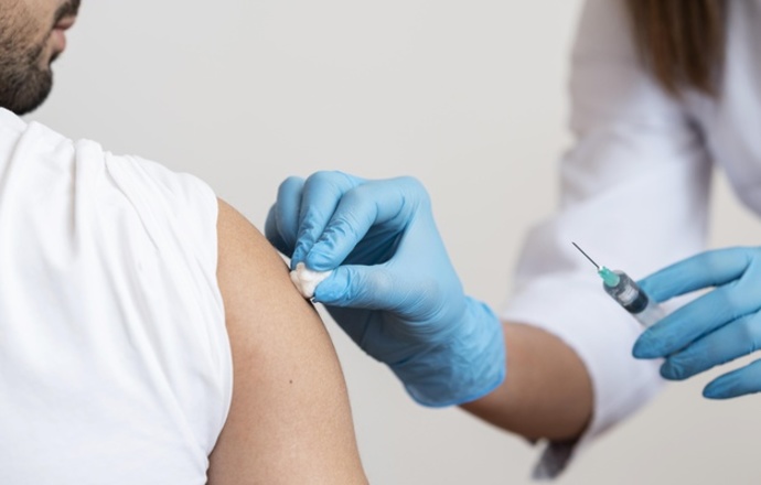 Wszystko, co wiemy o szczepionce COMIRNATY Pfizera i BioNTech