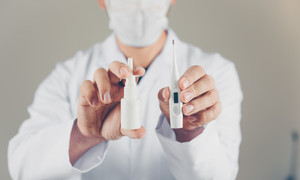 Rozpoczęły się badania kliniczne sprayu do nosa zabijającego koronawirusa