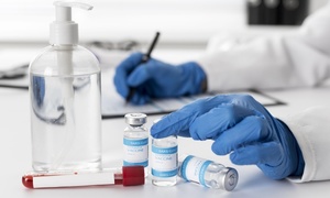 EMA uspokaja: szczepionka firmy AstraZeneca przeciwko COVID-19 nie zwiększa ryzyka zakrzepó