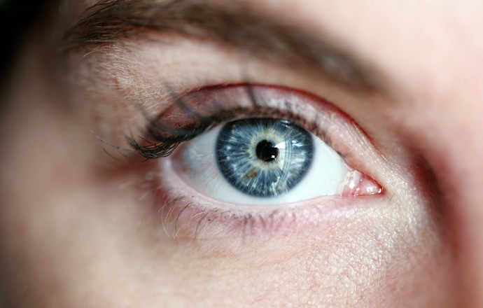 Nowe technologie w pogoni za utraconym wzrokiem – implant mózgowy, bioniczne oko, sztuczna 