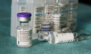 EMA i KE zatwierdzają szczepionkę Pfizera dla dzieci w wieku 12-15 lat. Polski rząd rekomen