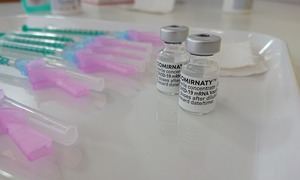Pfizer i Moderna podnoszą ceny szczepionek przeciw COVID-19
