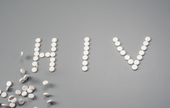 Dlaczego terapia antyretrowirusowa nie niszczy wirusa HIV w ludzkich tkankach? Nowe badania