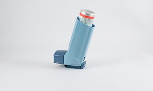 Tylko jedna na pięć osób w pełni kontroluje astmę. Z pomocą przychodzi sztuczna inteligencj