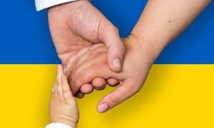 Pytania i wątpliwości, czyli fakty i mity o szczepieniach ukraińskich dzieci w Polsce