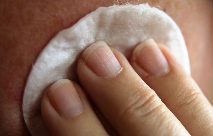  Czy pielęgnacja ma wpływ na mikrobiom skóry?