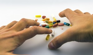Prof. Waleria Hryniewicz: „Proces uodparniania się drobnoustrojów na antybiotyki przyspiesz