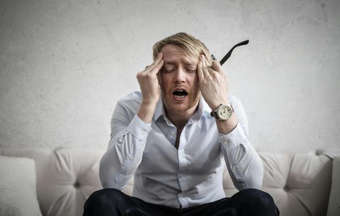 Skąd się bierze napięciowy ból głowy i jak można mu zapobiec?