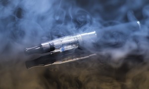 E-papierosy pod lupą – czy są mniej szkodliwe niż tradycyjne papierosy? Ekspertka analizuje