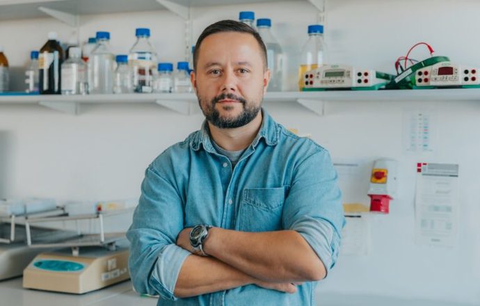 Wrocławski badacz z grantem na innowacyjną technologię molekularnego holowania do selektywn
