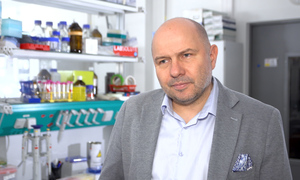 Polscy naukowcy jako pierwsi na świecie stworzyli cyrkularne mRNA metodą chemiczną. To może