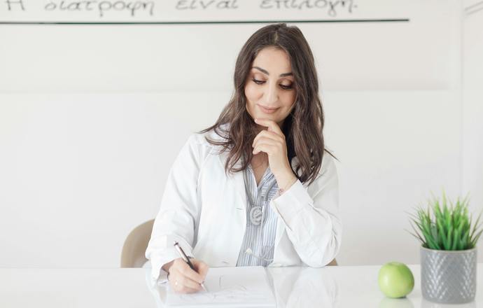 Dieta a zdrowie skóry głowy – jak odżywianie wpływa na nasze włosy?