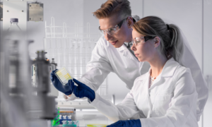 W Polsce opracowano pierwszy na świecie biologiczny biorównoważny natalizumab. Teraz pomoże