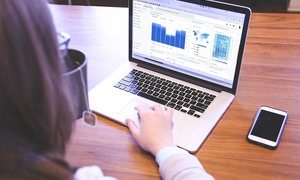 Prawie 80% liderów branży farmaceutycznej i medtech uważa, że przyszły wzrost i konkurencyj