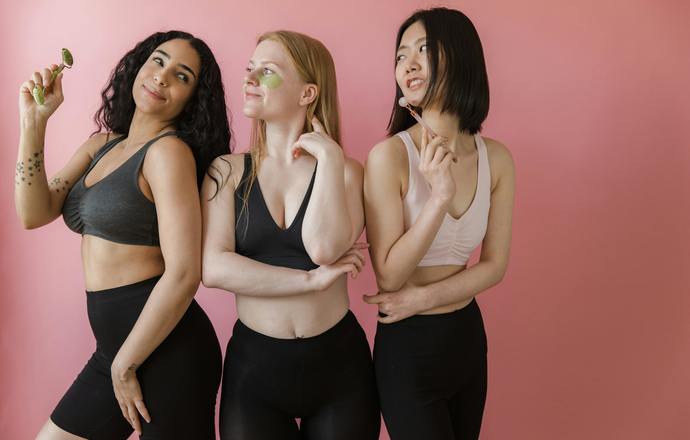 Codzienna pielęgnacja twarzy – wskazówki, rytuały i podstawowe składniki aktywne  