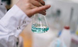 Od odpadu do oszczędności – recykling rozpuszczalników w laboratorium