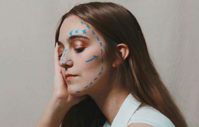 Granice poprawiania. Chirurgia plastyczna a zdrowie psychiczne – przegląd danych literaturo