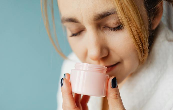 Analiza wizualna kosmetyku – ocena stabilności i świeżości produktu na podstawie parametrów