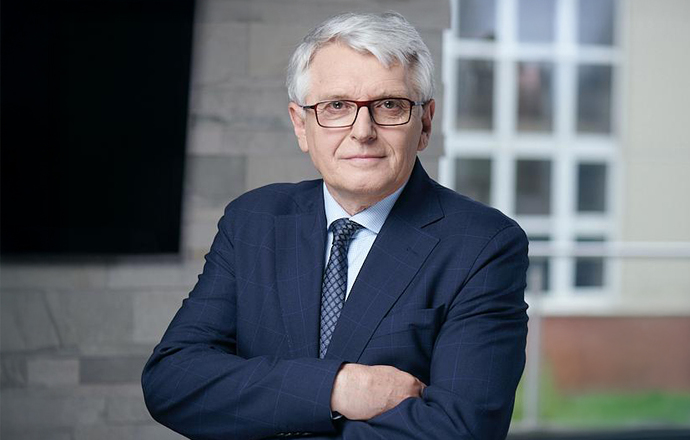 Od pionierskiego przeszczepu serca do kardiochirurgii przyszłości
