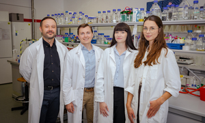 Rewolucyjny trik polskich biotechnologów – czyli jak przeprogramować komórki i uderzyć tylk