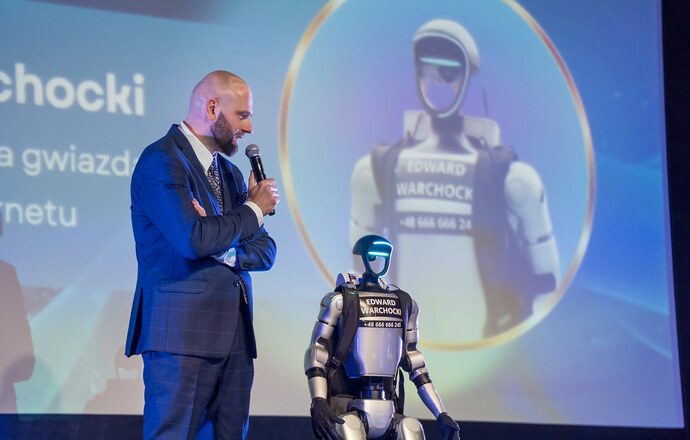 Humanoidalny robot na scenie, AI w opiece nad pacjentem. Co pokazała jubileuszowa gala MCSC