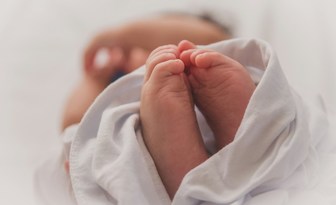 Pierwsze narodziny dziecka poczętego przez zautomatyzowany system ICSI