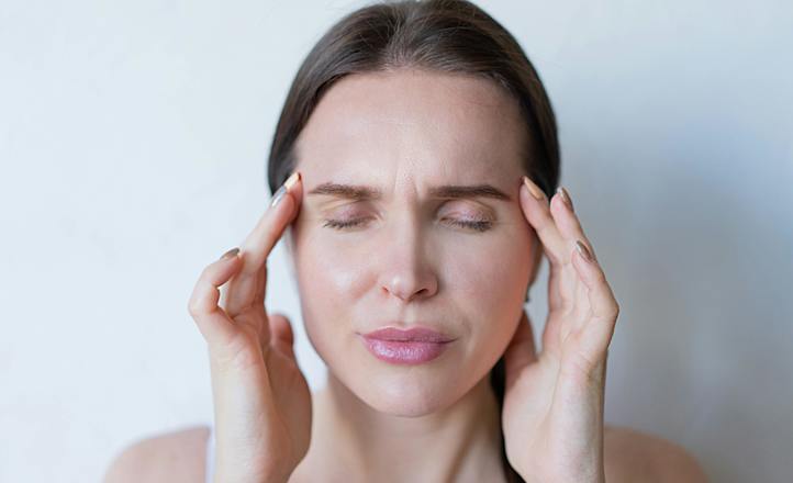 Polska neurolożka wykazała, że migrena nie znika po menopauzie. To mit, który szkodzi kobie