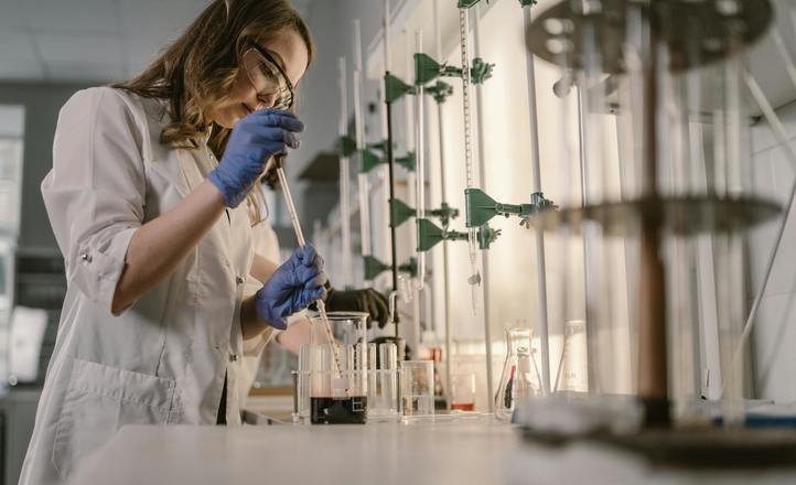 Międzynarodowy Dzień Kobiet i Dziewcząt w Nauce – widoczność lekarstwem na znikanie