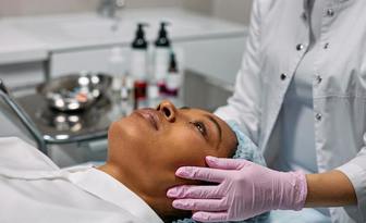 Granice poprawiania. Chirurgia plastyczna a zdrowie psychiczne – przegląd danych literaturo