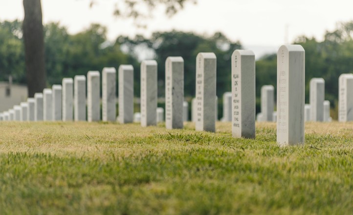 Reaktor zamiast płomienia – co dzieje się podczas kremacji wodnej?