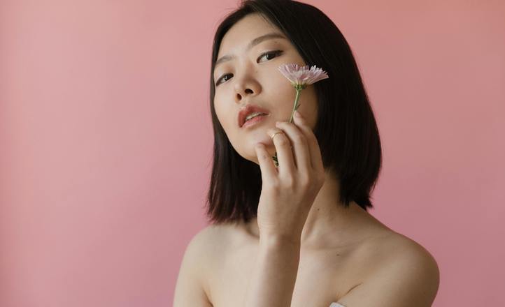 Glass skin – od DNA łososia po peptydy. Naukowe podejście do perfekcyjnej struktury skóry