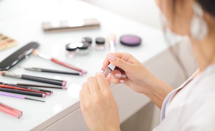 „Make Heal Up – makijaż, który zwalcza trądzik”– projekt dr. inż. Konrada Kwietnia ze wspar